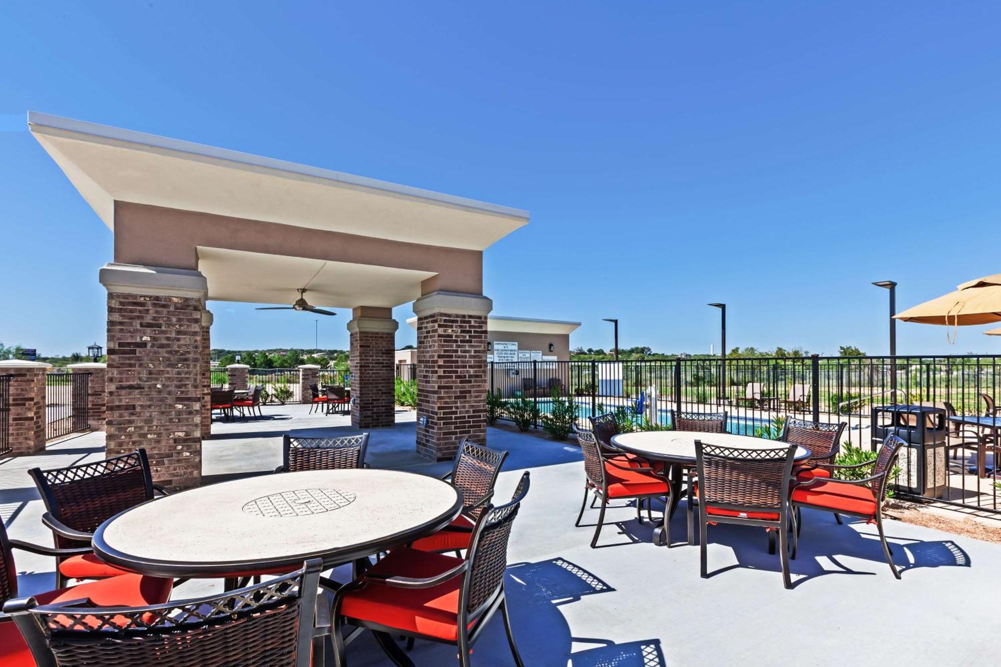 Hampton Inn אוזונה מראה חיצוני תמונה